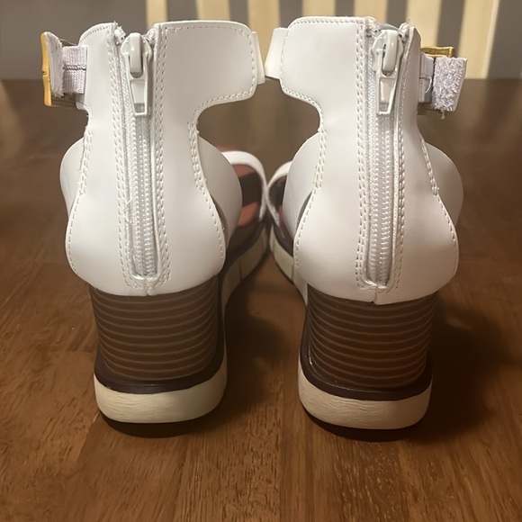 White sandals - Picture 4 of 4